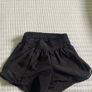 Lululemon Hotty Hot Low-Rise Lined Short 4". Size: 2